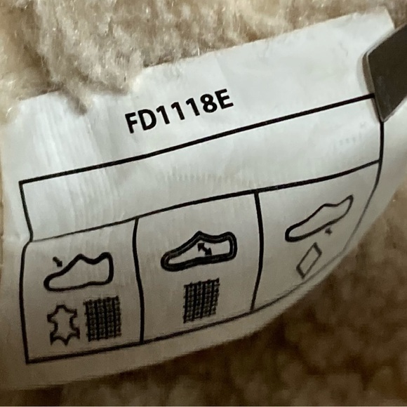 Koolaburra by UGG Kid's Plum Suede w/2 Straps & Fleece Lined Ankle Boots SZ US 3 - Picture 12 of 12